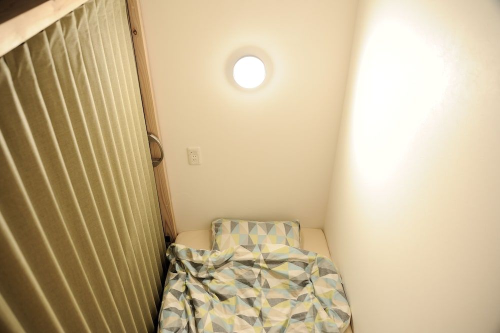 Shared Dormitory, Women only