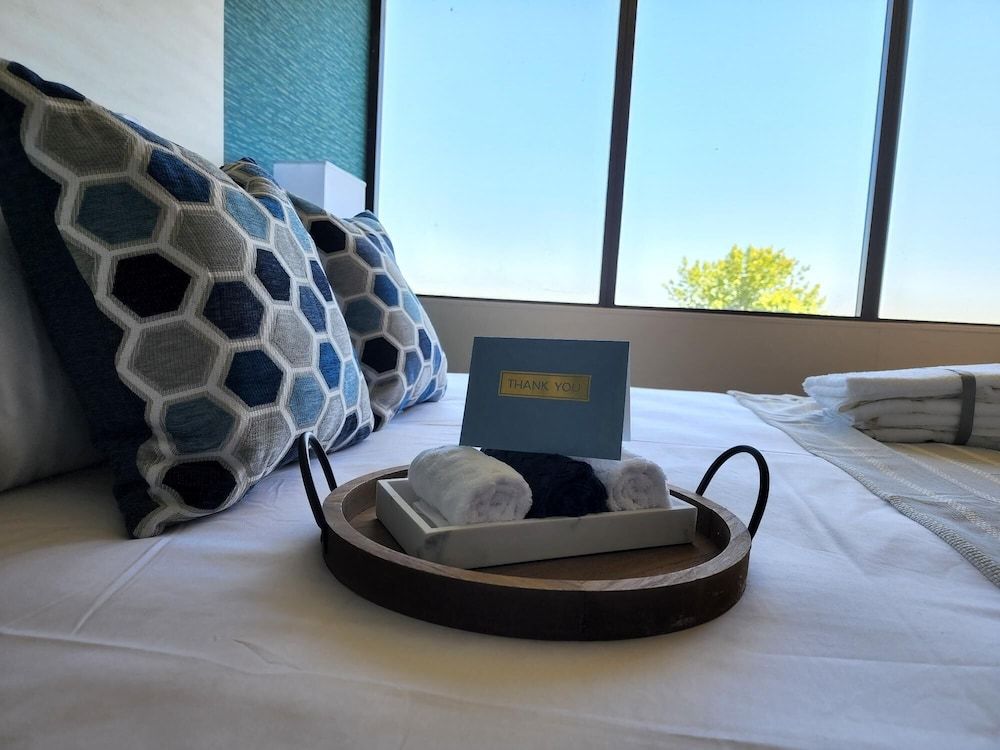 Illinois Beach Hotel Classic Single Room 3