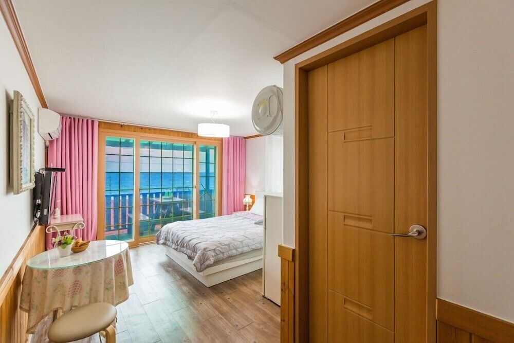 Sora Pension Room (Pink sora) 4