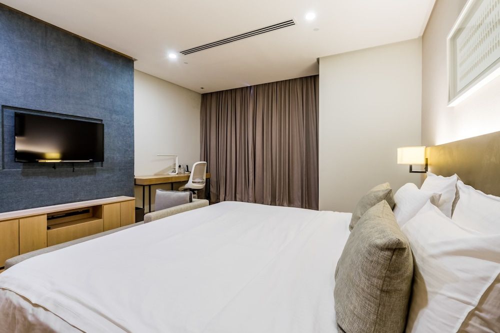 undefined 188 Luxury Suites by Plush 9