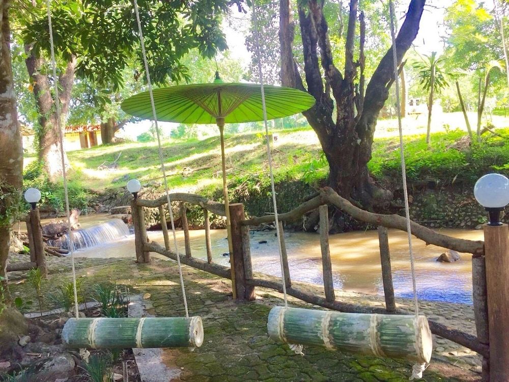 The Creek Garden Resort Huainamrin Bungalow 3