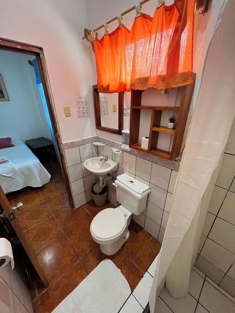Hostal Las Gardenias Triple Room 5