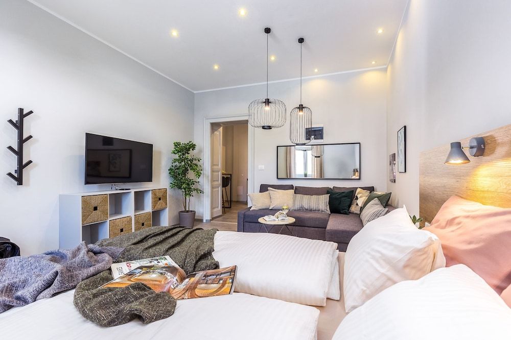 Number 1 Deluxe Apartments Deluxe Apartment, 1 Double Bed with Sofa bed (2) 2