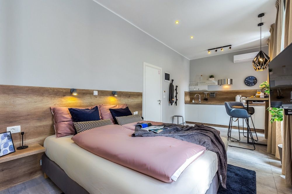 Number 1 Deluxe Apartments Deluxe Apartment 4