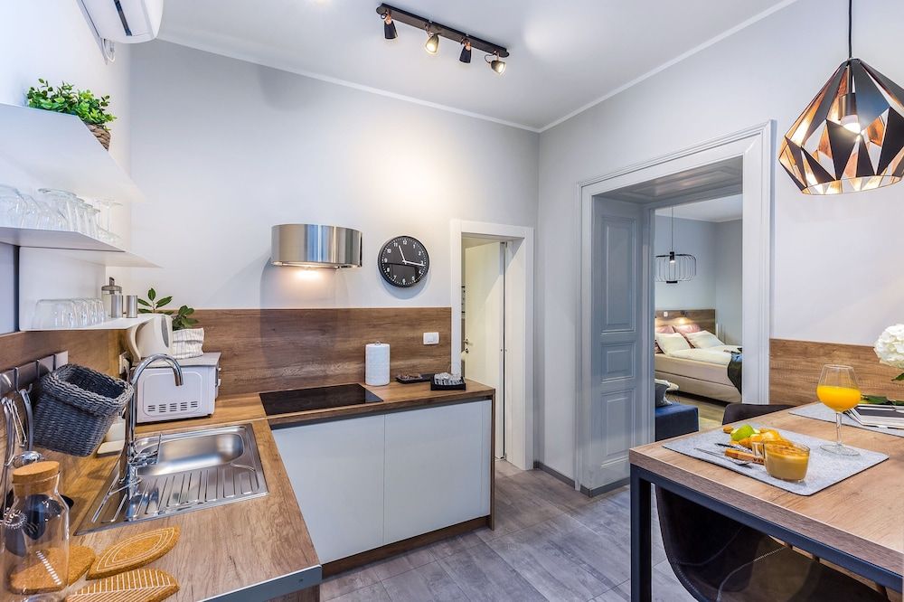 Number 1 Deluxe Apartments Deluxe Apartment, 1 Double Bed with Sofa bed (2) 16