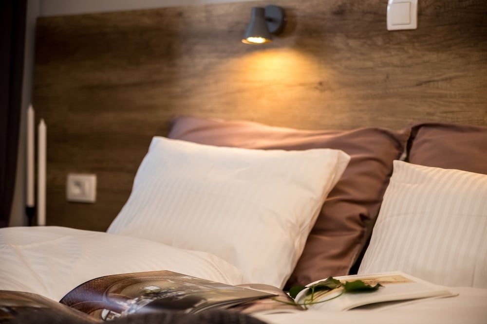 Number 1 Deluxe Apartments Deluxe Apartment, 1 Double Bed with Sofa bed (2) 6