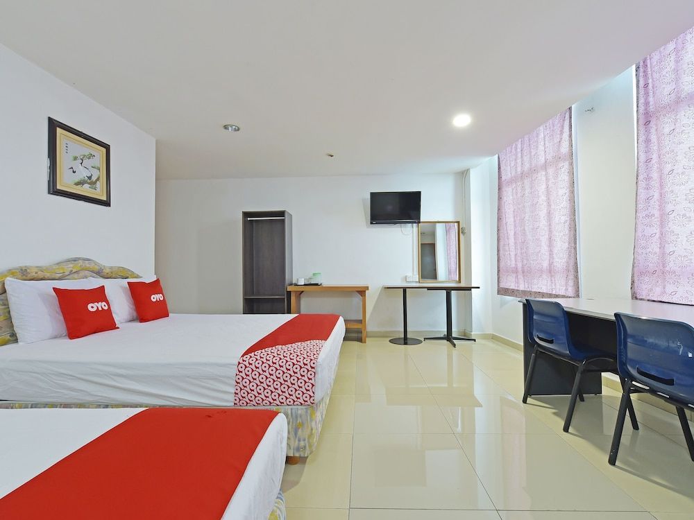 OYO 90494 Sam Huat Hotel Family Suite 2