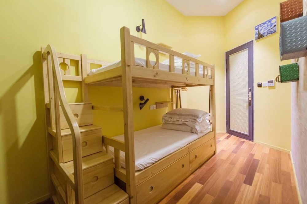 J Trip Youth Hostel Economy Twin Room