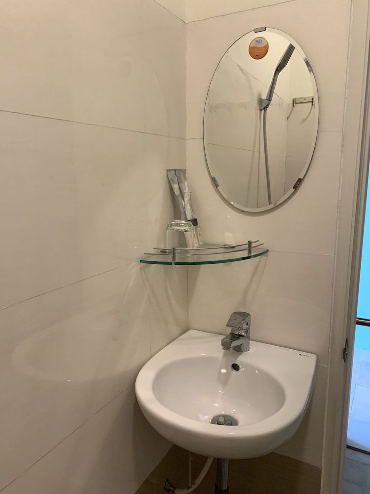 Chi Hieu Homestay Deluxe Quadruple Room 13