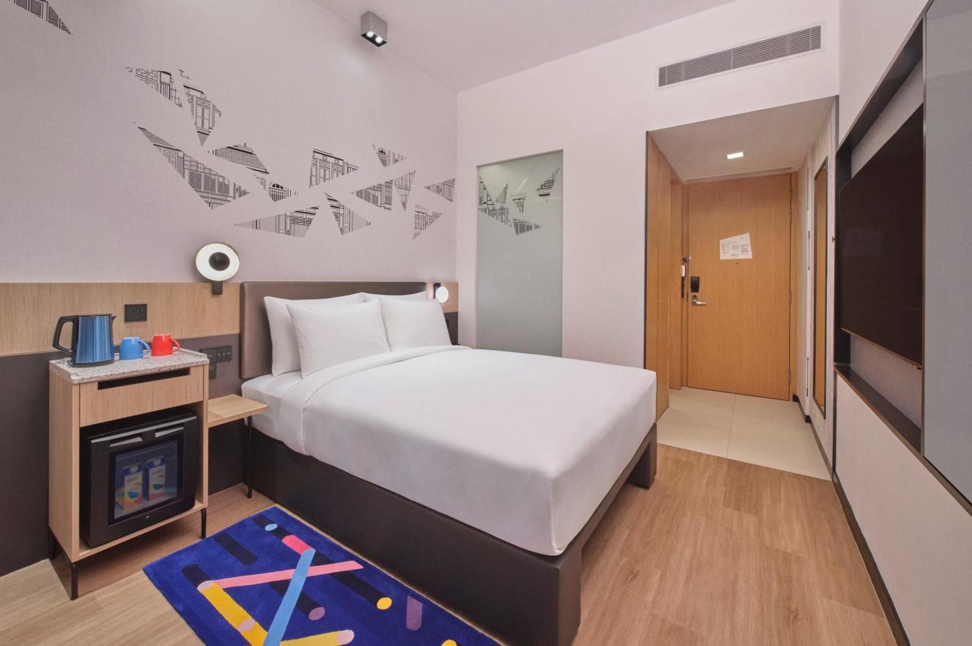 Breezy, Guest Room, 1 Queen, East Wing, Patio