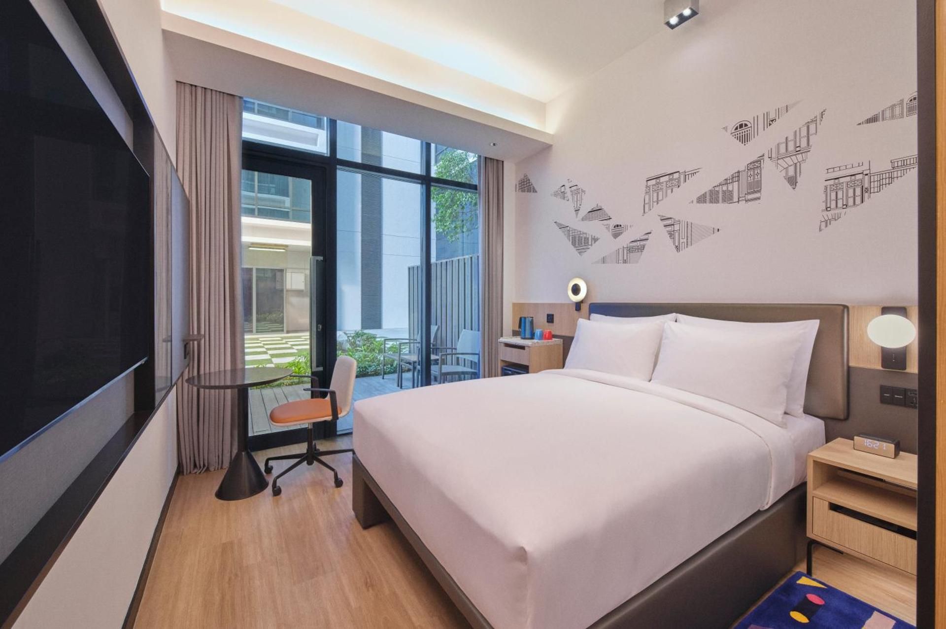 Breezy, Guest Room, 1 Queen, East Wing, Patio
