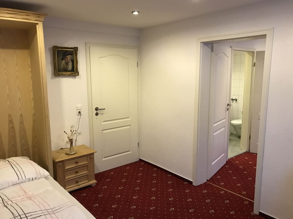 Landhotel Rangau Gasthof & Brennerei Economy Double Room, 2 Twin Beds 4