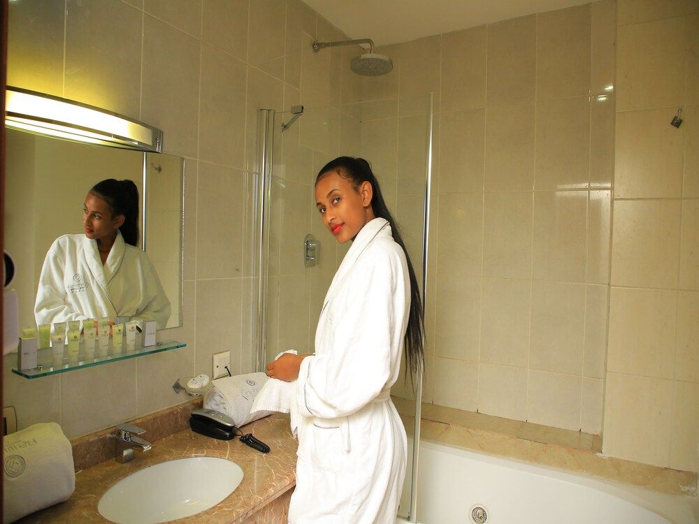 Kenenisa.. Oasis International Hotel Standard Room 8