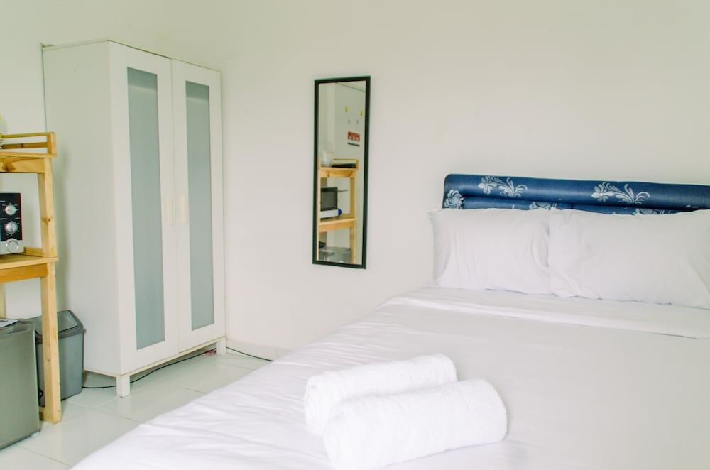 undefined Comfort Studio (No Kitchen) at Aeropolis Apartment 5
