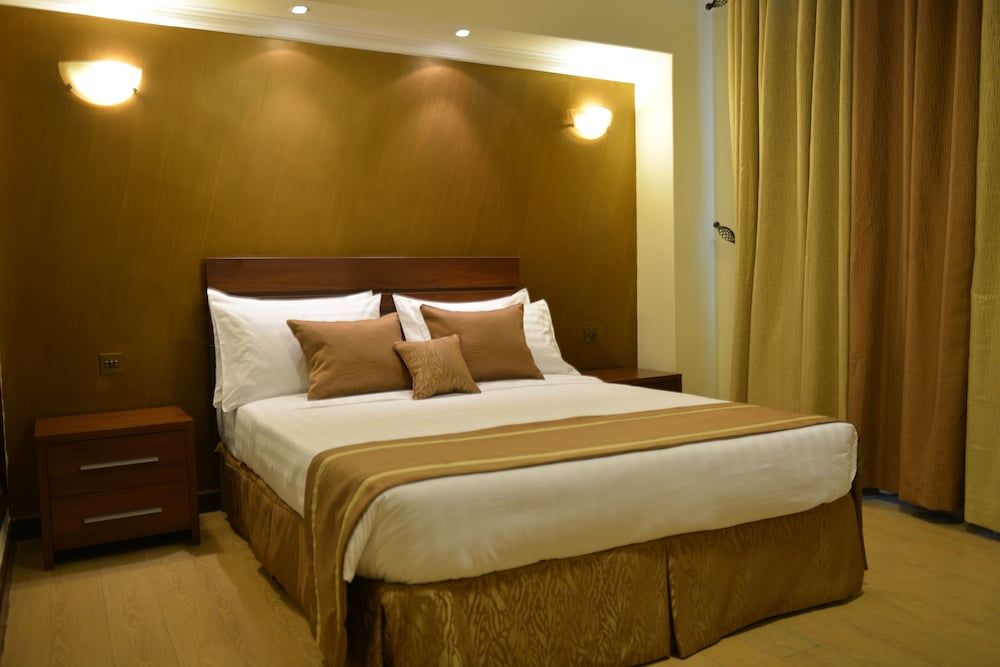 undefined Summerdale Inn