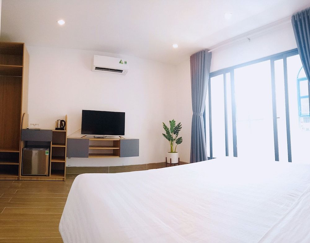 Enjoy Home Hotel & Apartment Deluxe Room, 1 King Bed, City View 2