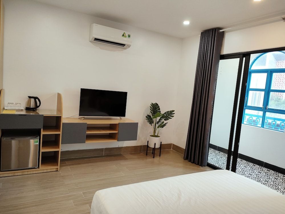 Enjoy Home Hotel & Apartment Deluxe Room, 1 King Bed, City View 4