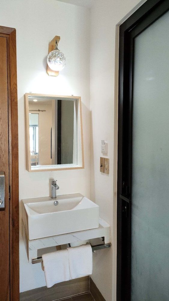 Enjoy Home Hotel & Apartment Deluxe Room, 1 King Bed, City View 5