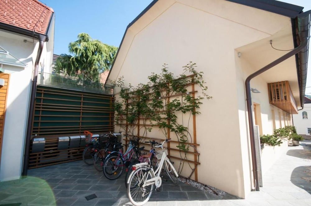 undefined Cube Central Rooms for 2 - Hostel 6