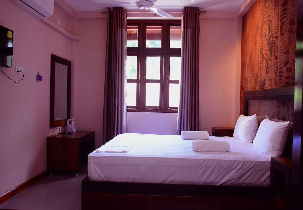 Hill Roost Deluxe Double Room 2