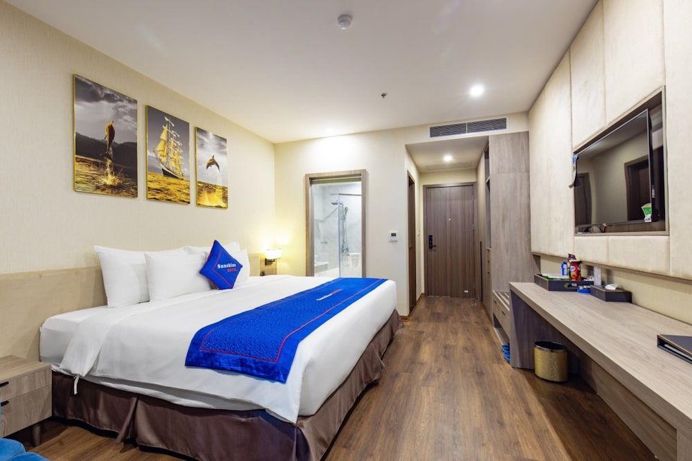 Sunshine Hotel Deluxe Double Room, City View