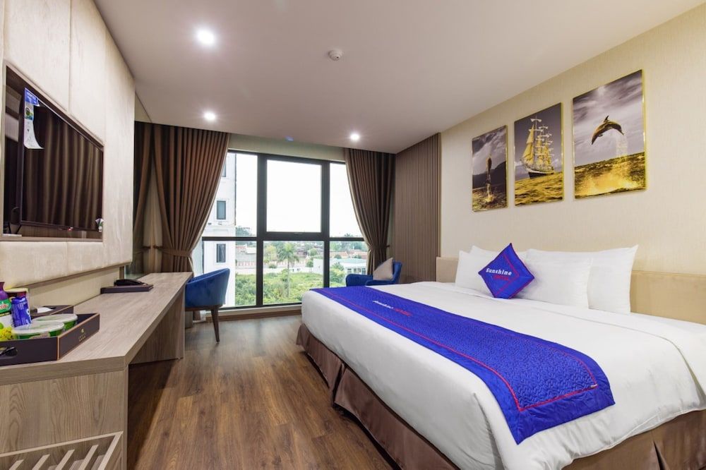 Sunshine Hotel Deluxe Double Room, City View 3