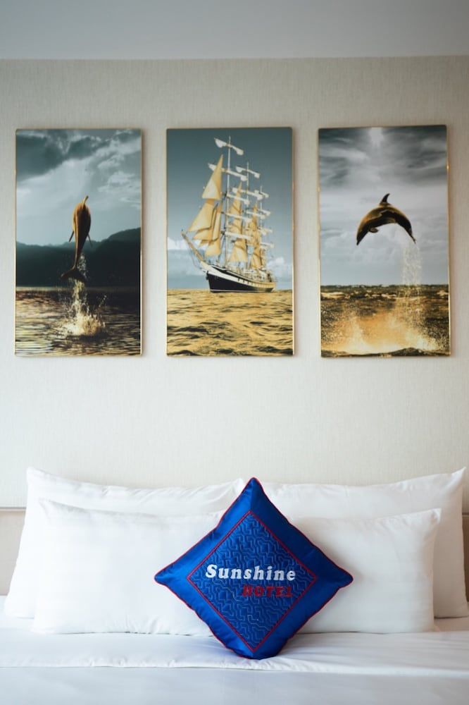 Sunshine Hotel Deluxe Double Room, City View 2