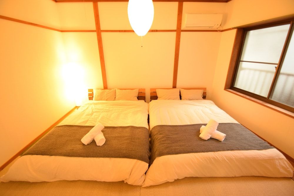 undefined Color Ebie 8