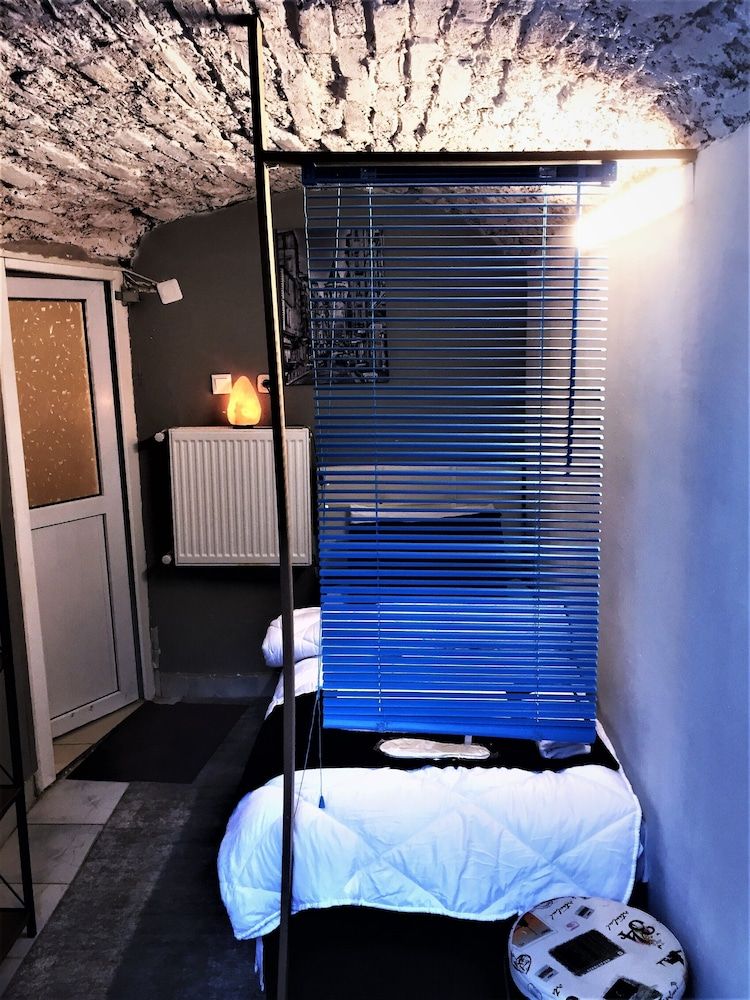 Taxim V&V Apart Economy Single Room 3