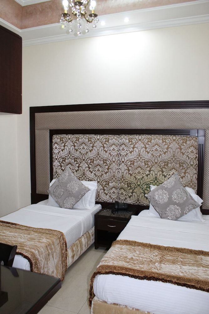 undefined Villa Queens