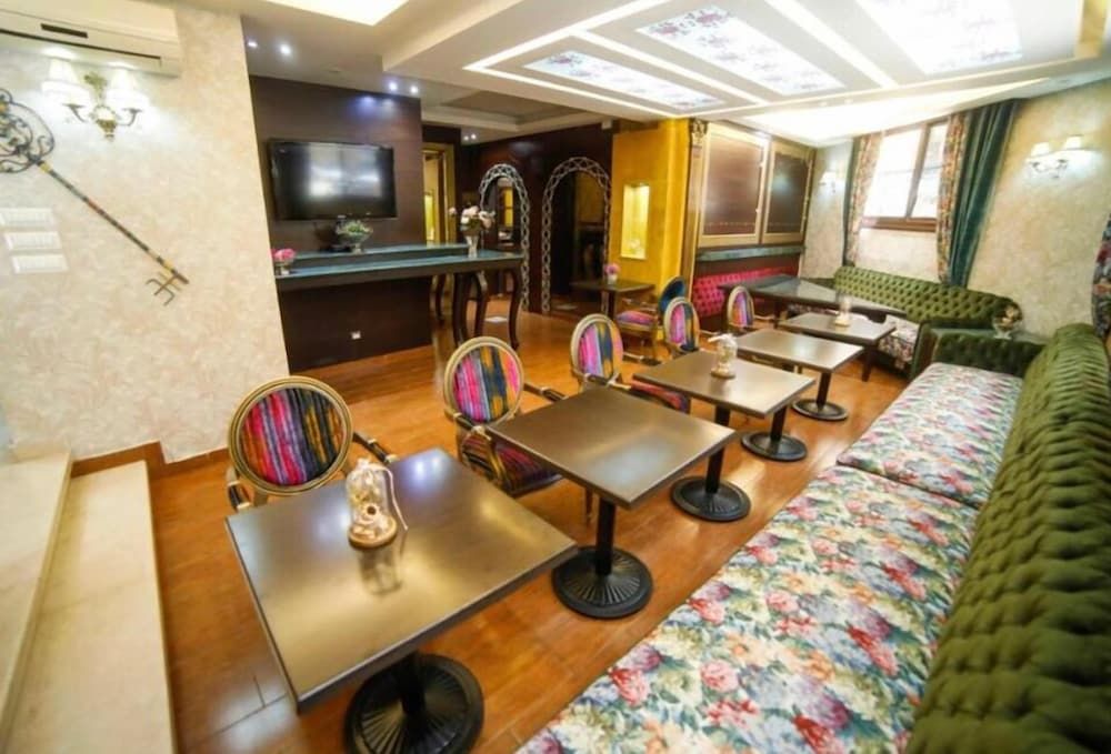 undefined Villa Queens 4