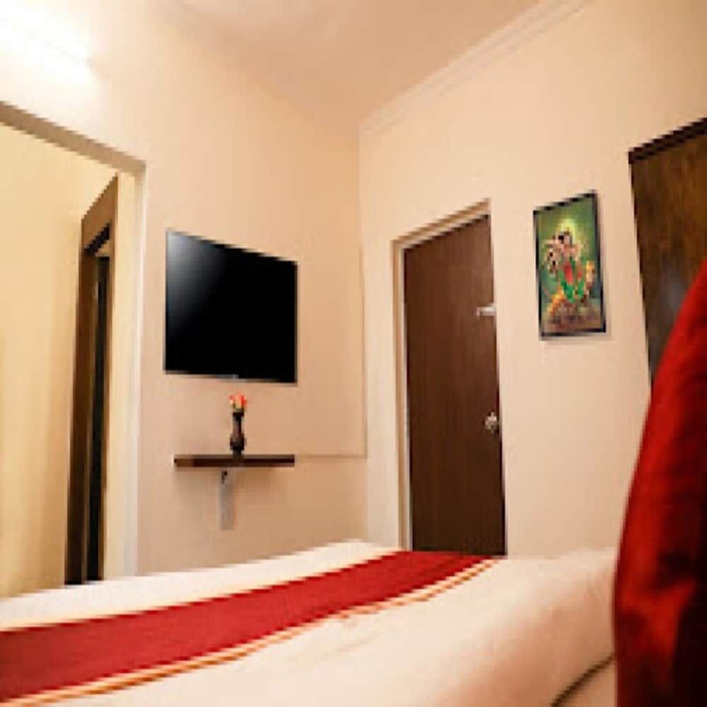 Orange Inn Deluxe Room 15