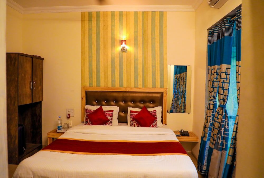 undefined Orange Inn 9