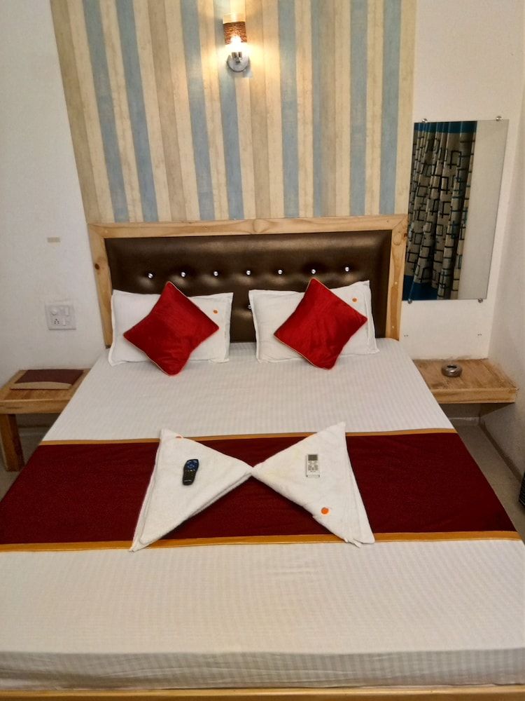 undefined Orange Inn