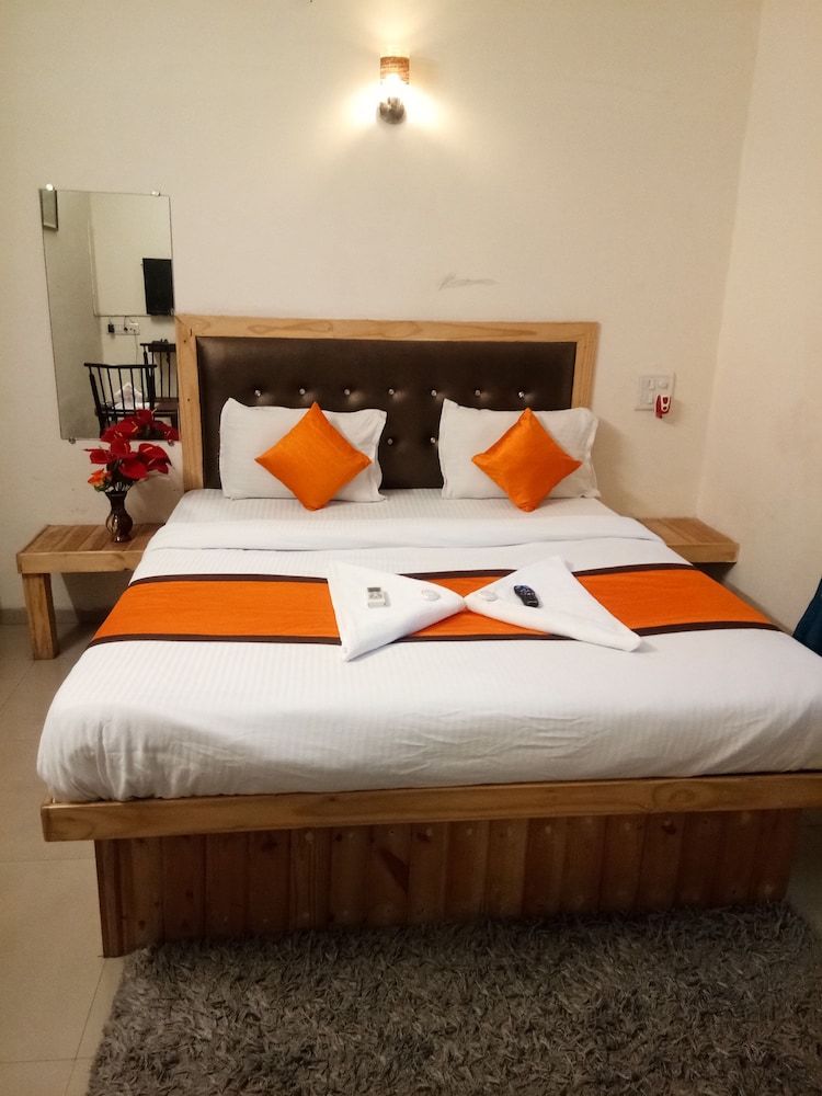 Orange Inn Deluxe Room 21