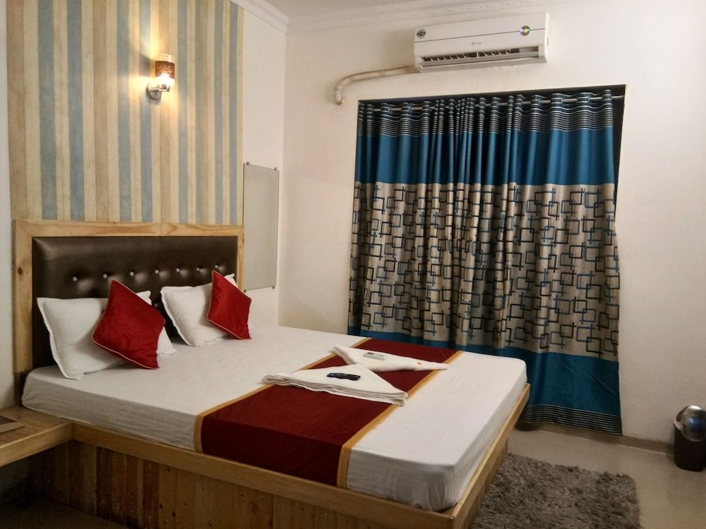 undefined Orange Inn 8