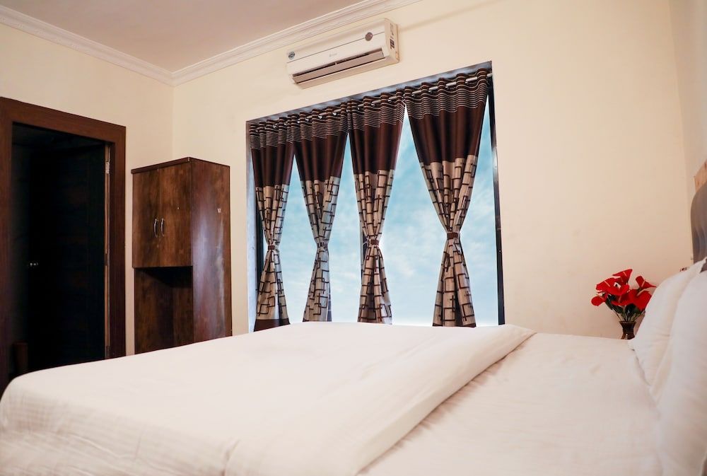 undefined Orange Inn 10