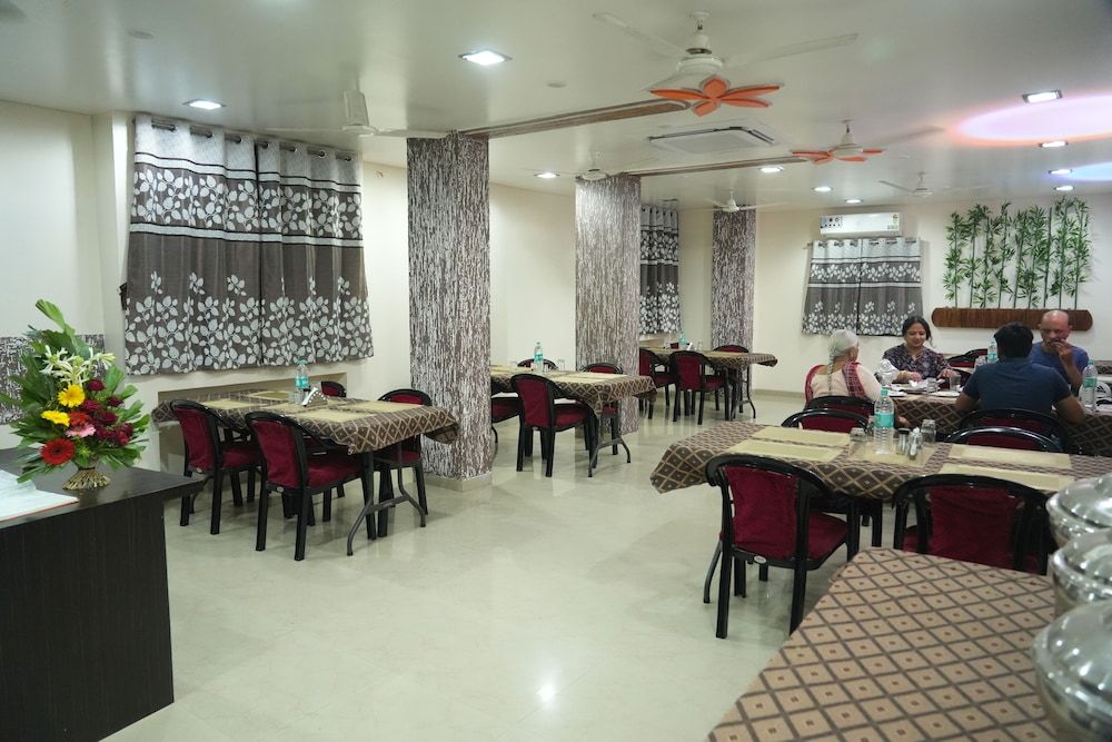 undefined Hotel Avon International 5