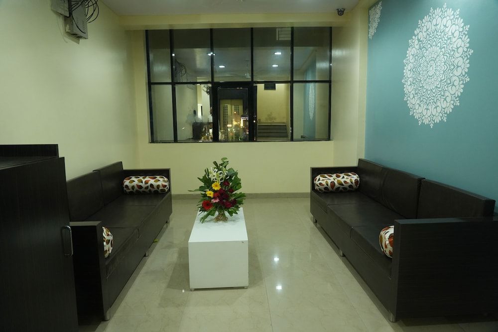 undefined Hotel Avon International 3