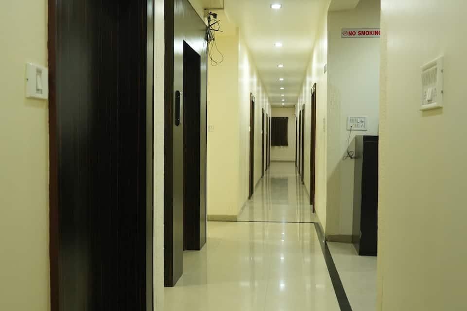 undefined Hotel Avon International 4