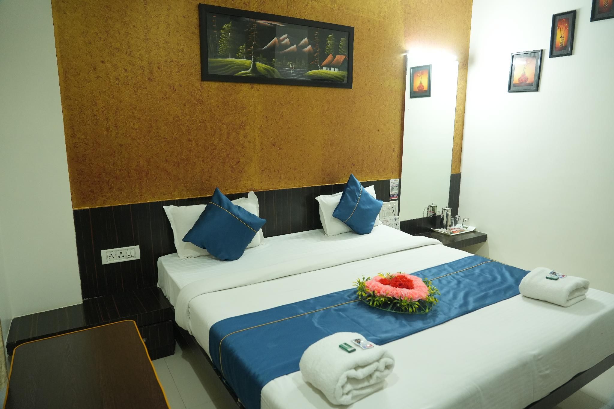 undefined Hotel Avon International 7