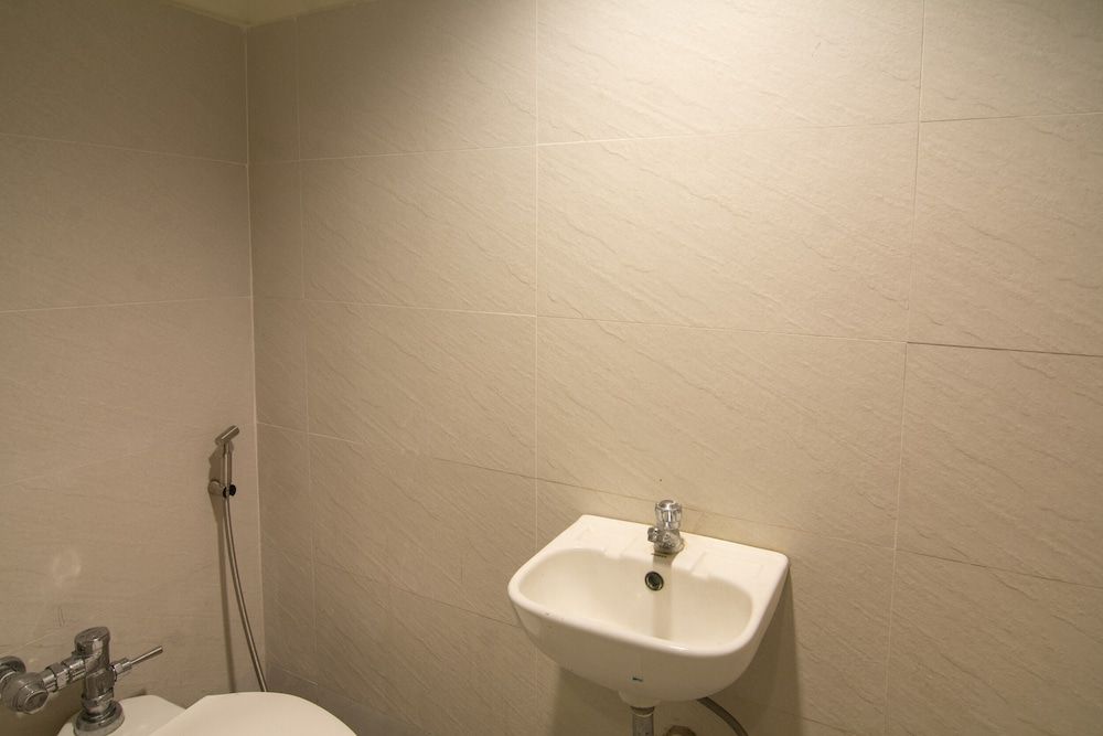 ARK Hostel City Center Manila Double Capsule in a mixed room 2