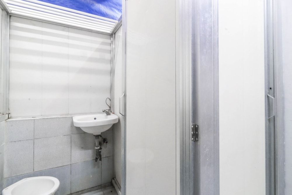 ARK Hostel City Center Manila Bed in 18-Bed Male Dormitory (B) 4