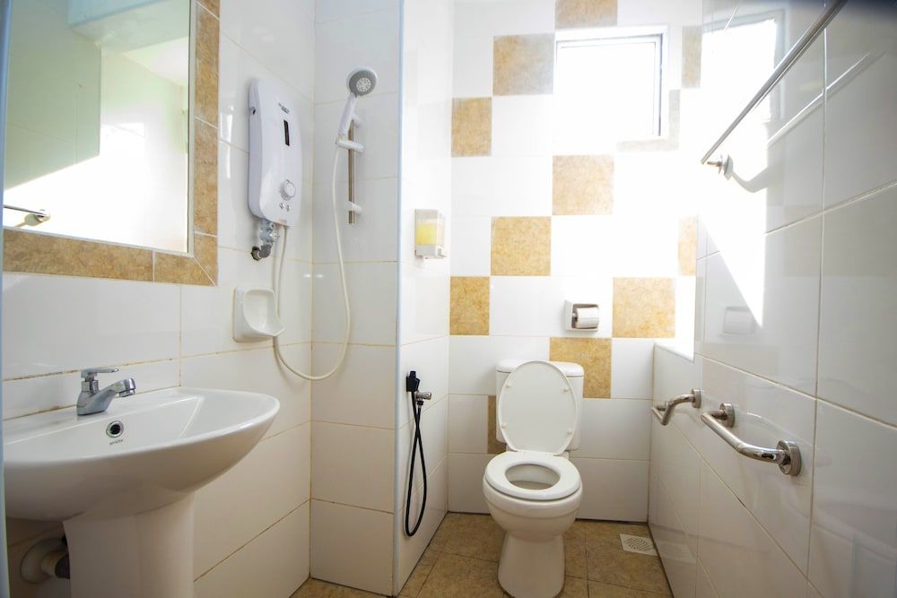 Sun Inns Permas Jaya Deluxe with windows 4