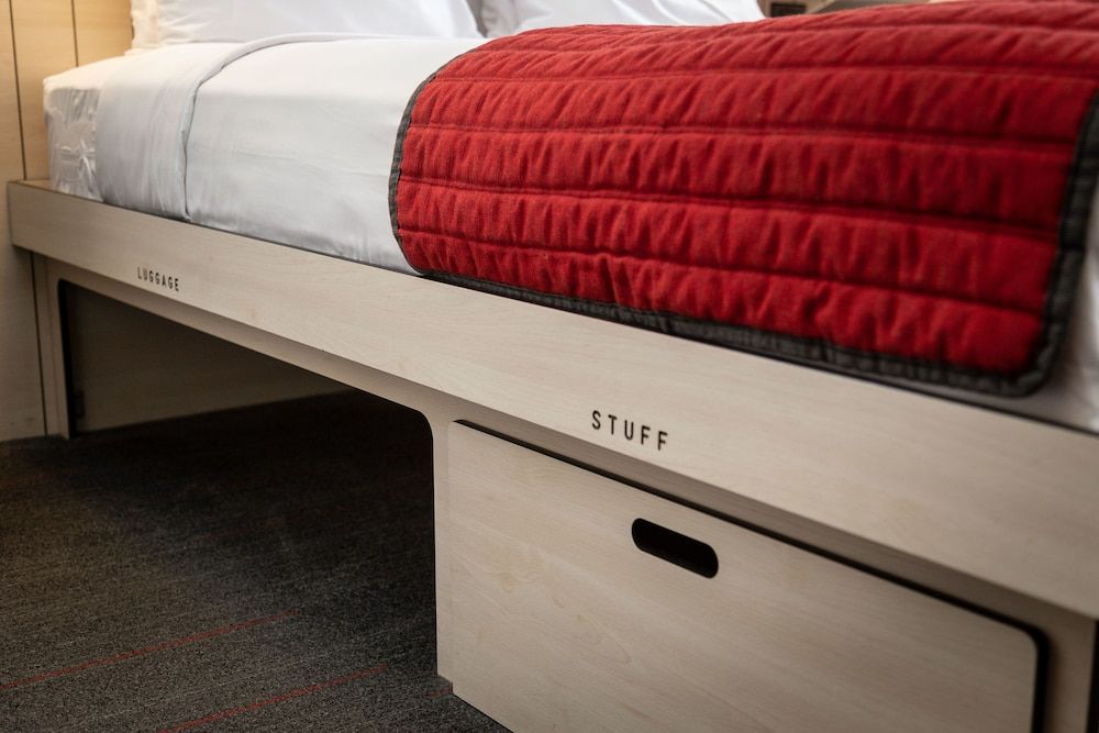 Pod 39 Room (Full Pod) 4