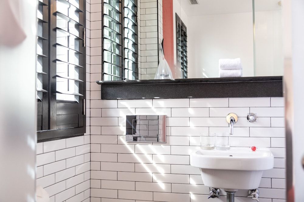 Pod 39 Room (Full Pod) 8