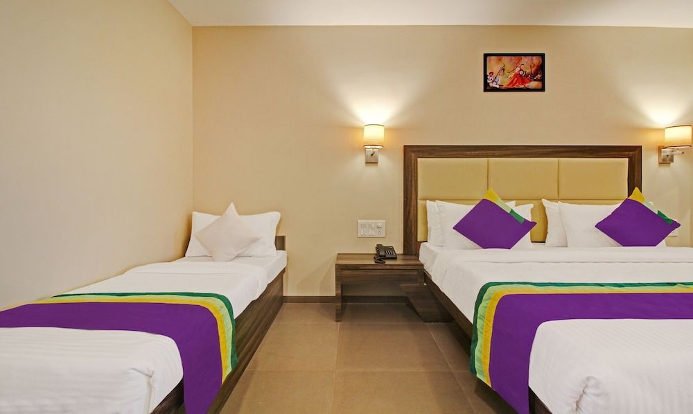 Treebo Suyogg Retreat  Deluxe Room 2