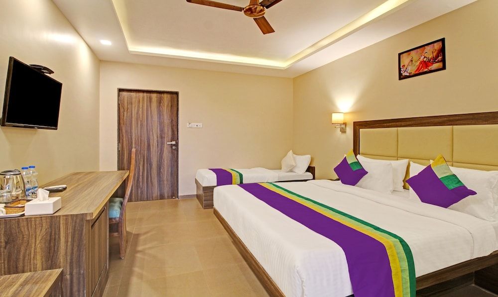 Treebo Suyogg Retreat  Deluxe Room