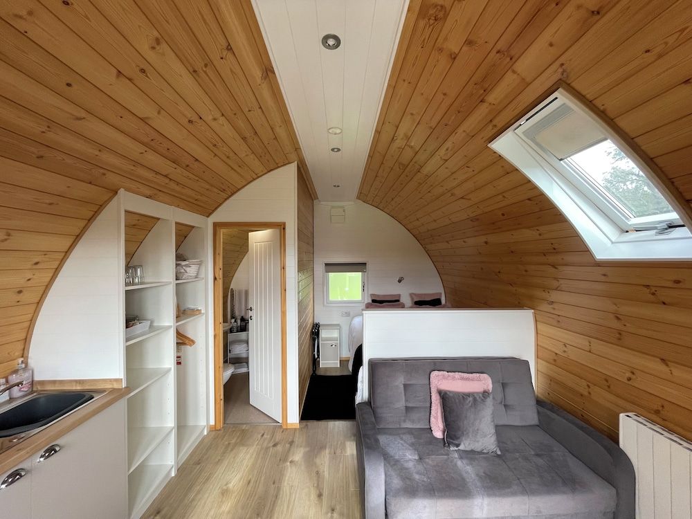 Southwell Retreat Glamping Pods Luxury Double room with hot tub 5