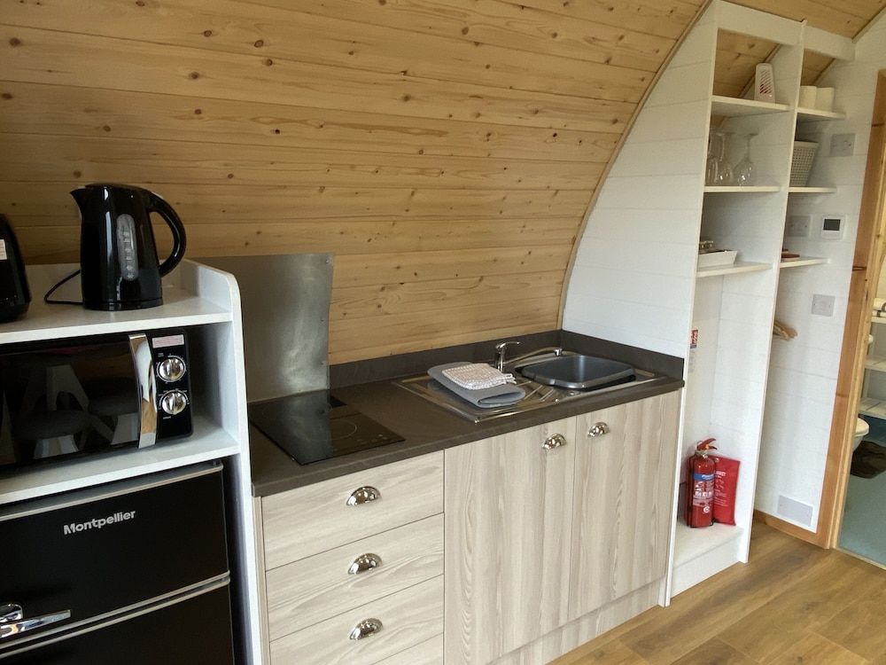 Southwell Retreat Glamping Pods Deluxe double room with sofa bed 5